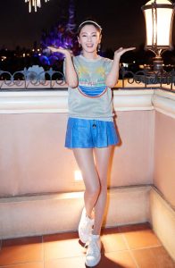 张雨绮在迪士尼乐园游玩美腿穿了肉色丝袜好诱人（第1张/共14张）