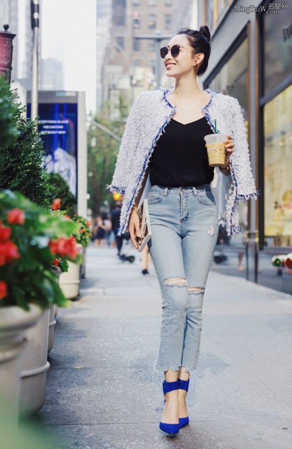 温雅穿吊带背心牛仔裤细高跟在纽约街头照片时髦大气（第4张/共8张）