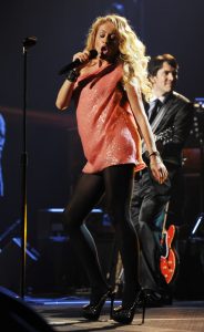 墨西哥女歌手Paulina Rubio丰满长腿穿上黑色裤袜（第2张/共12张）