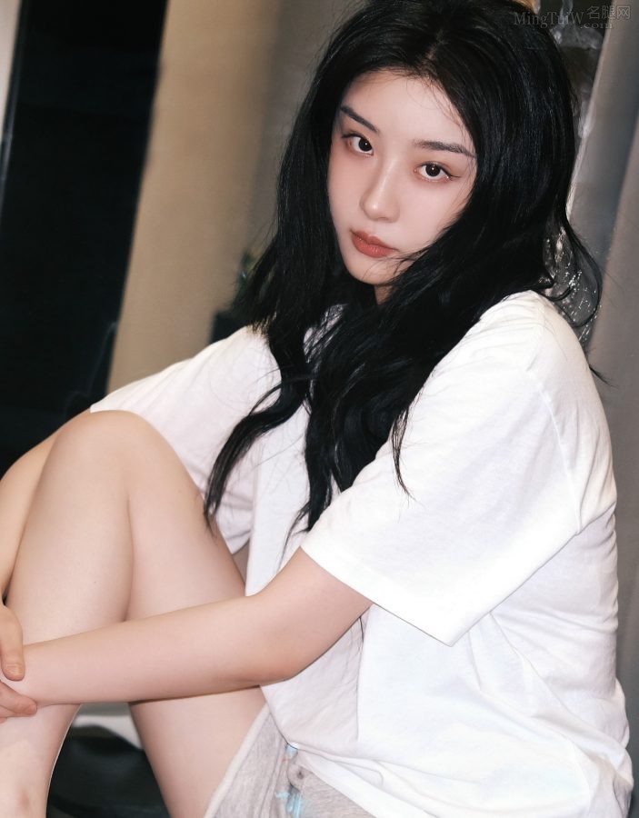 女歌手赵小棠美腿白皙光滑（第2张/共5张）