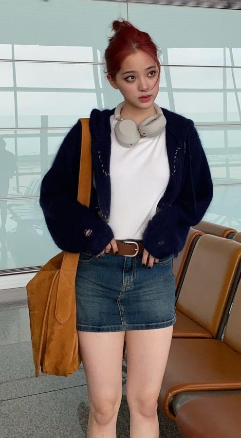 欧阳娜娜穿上一条超短的牛仔裙秀美腿（第5张/共5张）