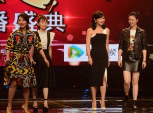 杨紫、王子文、刘涛、蒋欣在台上真实的腿照（第4张/共12张）
