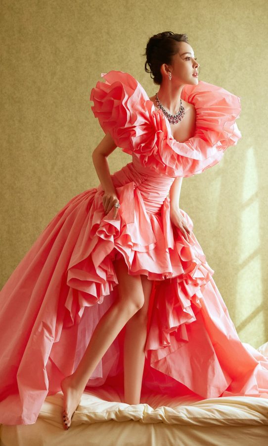 古力娜扎身穿一身粉色瑰丽长裙，气质明媚如花般烂漫（第1张/共7张）