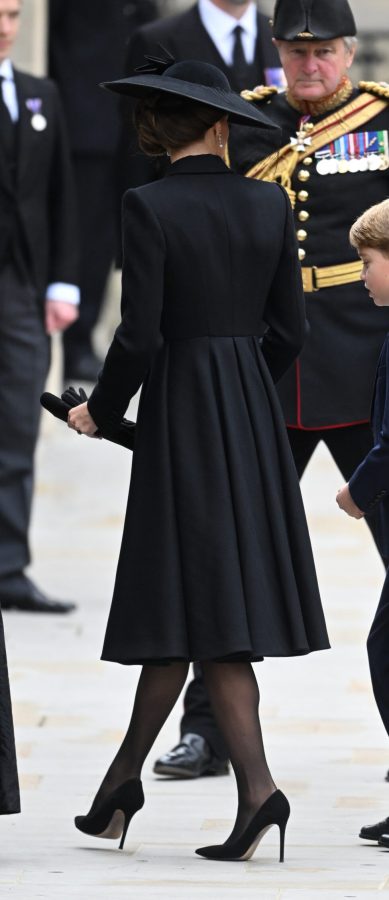 英国王妃Kate Middleton腿穿黑丝配细高跟优雅高贵出席活动（第1张/共2张）