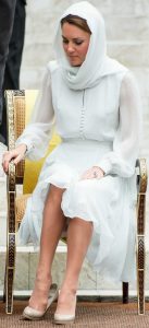 英国王妃Kate Middleton出访时脱掉高跟鞋露出肉丝脚（第3张/共24张）
