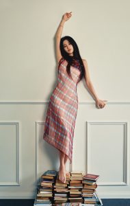 张慧雯为杂志拍摄写真秀美大腿（第3张/共5张）