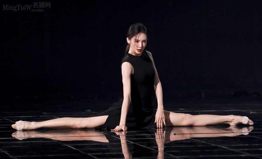 金晨登上《舞蹈生》节目，光着腿和脚用舞蹈展现力量感（第4张/共18张）