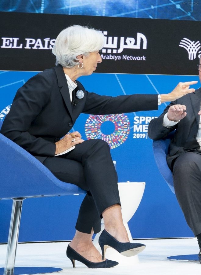 法国财长克里斯蒂娜·拉加德对话瑞银女高管和女经济学家（第1张/共17张）