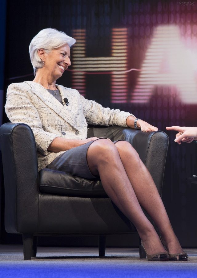 欧洲央行行长克里斯蒂娜·拉加德在世界银行会议上的丝袜腿（第3张/共11张）