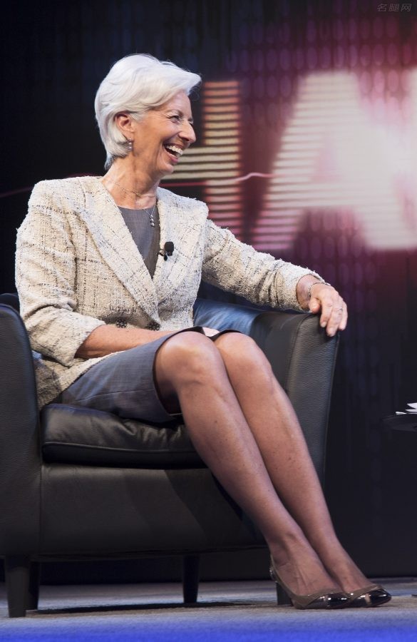 欧洲央行行长克里斯蒂娜·拉加德在世界银行会议上的丝袜腿（第2张/共11张）